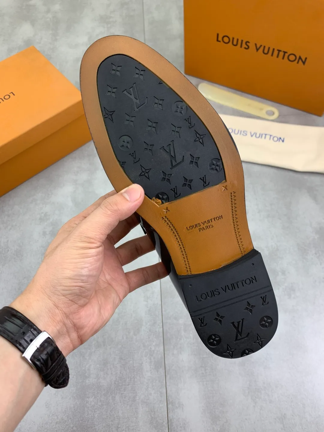 Men's shoes 💰P460💰[New model] Water-dyed cow lining 🆘 LV Louis Vuitton business leather shoes, made of original imported Italian 🇮🇹 calfskin, full cowhide lining, carefully handmade by professional shoemakers, the original version is specially designed for wear-resistant outsole. Standard code: 39-45 5️⃣color🉑️select